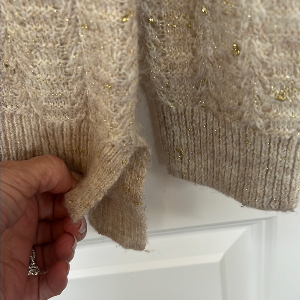 Liz Claiborne Cream Crew Neck Sweater with Ribbed Texture. Beautiful Gold Specs - Picture 4 of 6